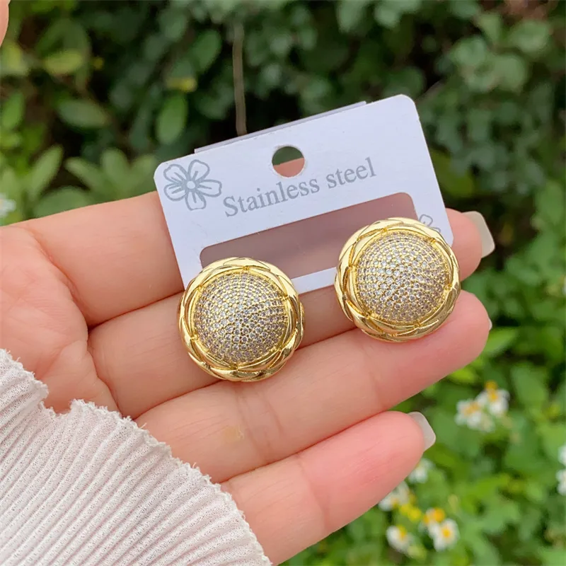 1 Pair Modern Style Round Heart Shape Inlay Copper Zircon 18K Gold Plated Ear Studs display picture 1