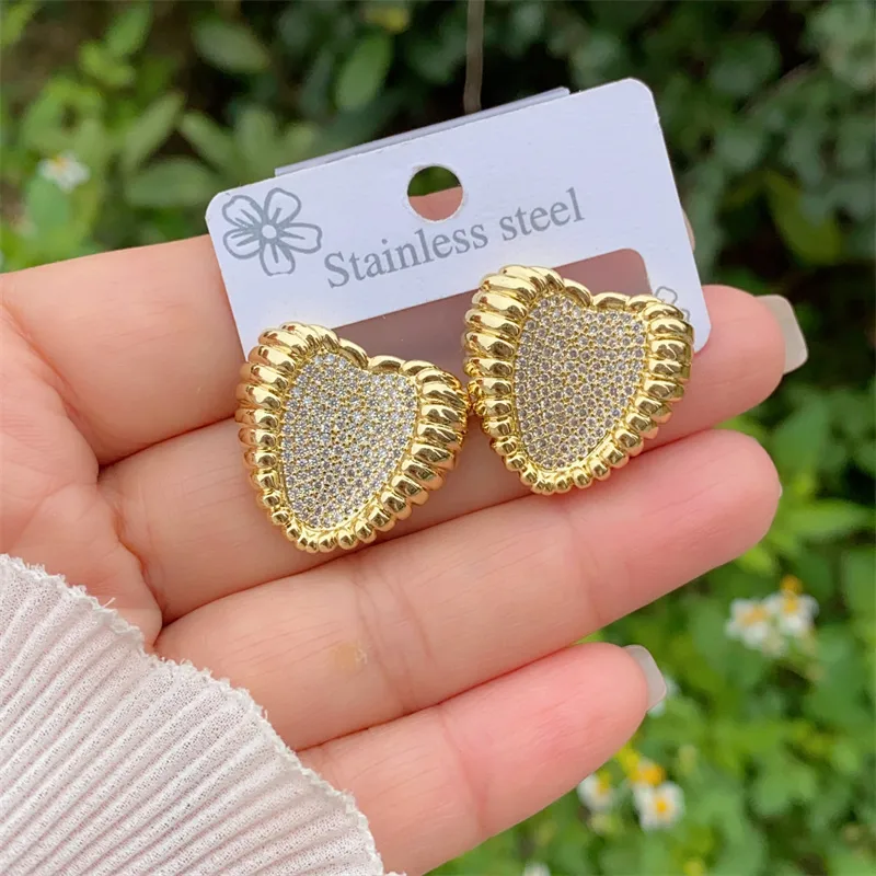 1 Pair Modern Style Round Heart Shape Inlay Copper Zircon 18K Gold Plated Ear Studs display picture 2