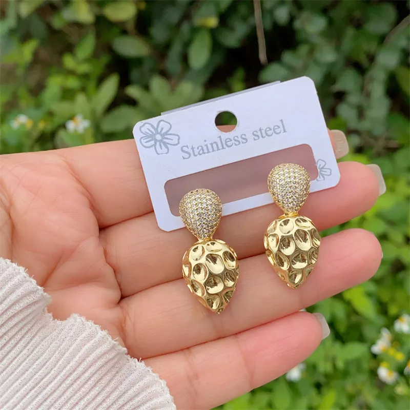1 Pair Modern Style Geometric Heart Shape Inlay Copper Zircon 18K Gold Plated Ear Studs display picture 3