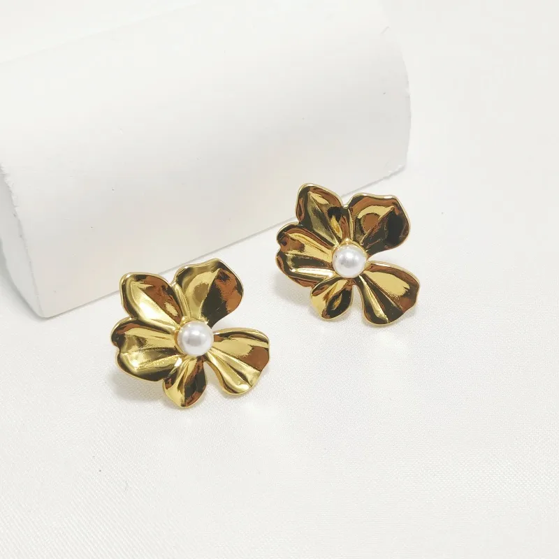 1 Pair Simple Style Commute Flower 304 Stainless Steel 18K Gold Plated Ear Studs display picture 5