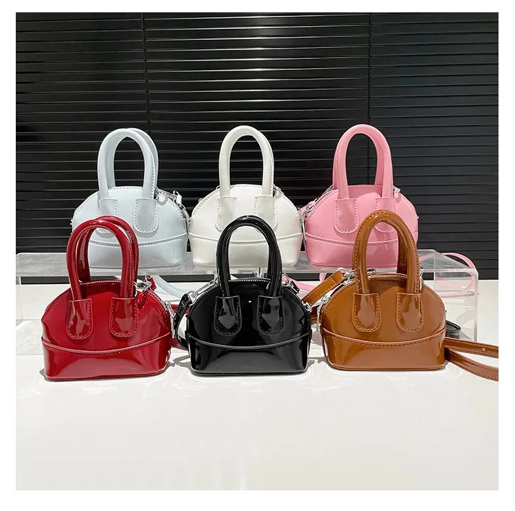 Women's Pu Leather Solid Color Streetwear Square Zipper Shoulder Bag display picture 2