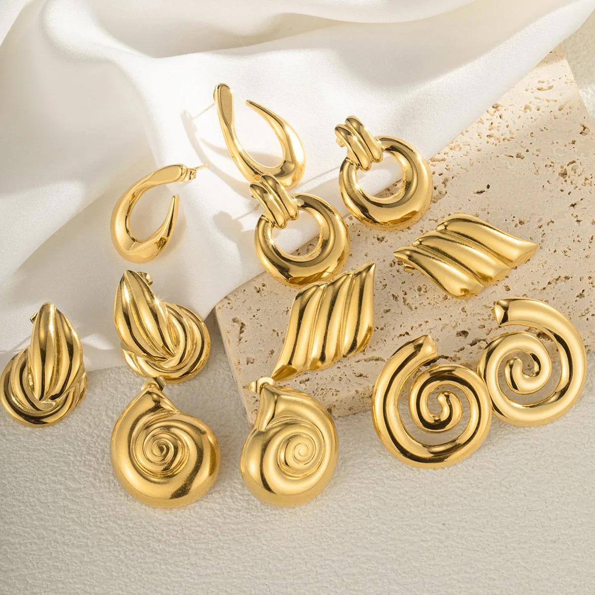 1 Pair Streetwear Geometric Round Hollow Out 304 Stainless Steel Imitation Gold  Ear Studs display picture 3