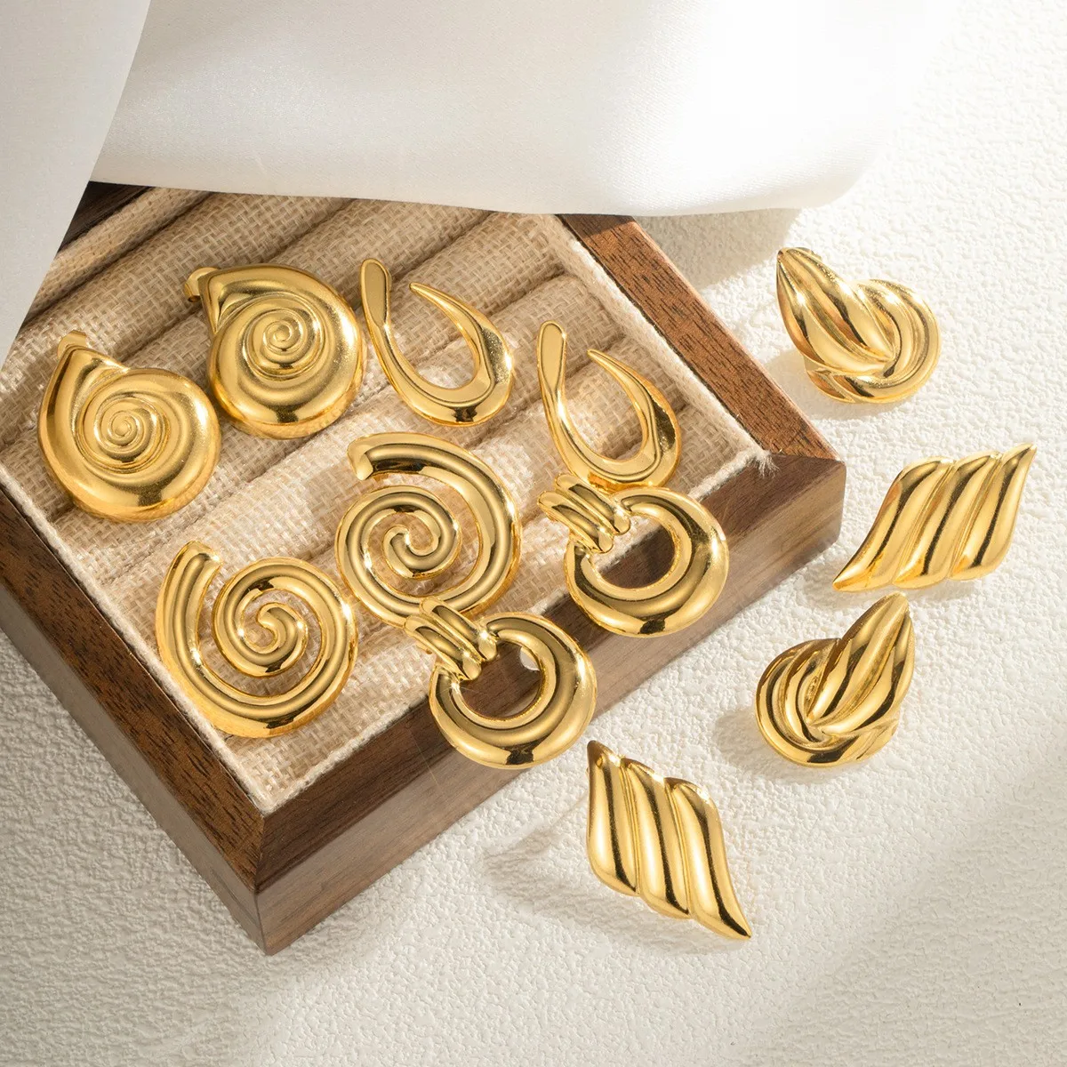 1 Pair Streetwear Geometric Round Hollow Out 304 Stainless Steel Imitation Gold  Ear Studs display picture 1