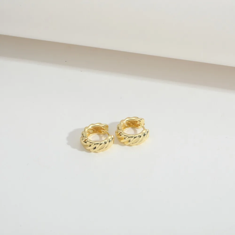 1 Pair Elegant Retro Vintage Style Twist Inlay Copper Zircon 14K Gold Plated Earrings display picture 1