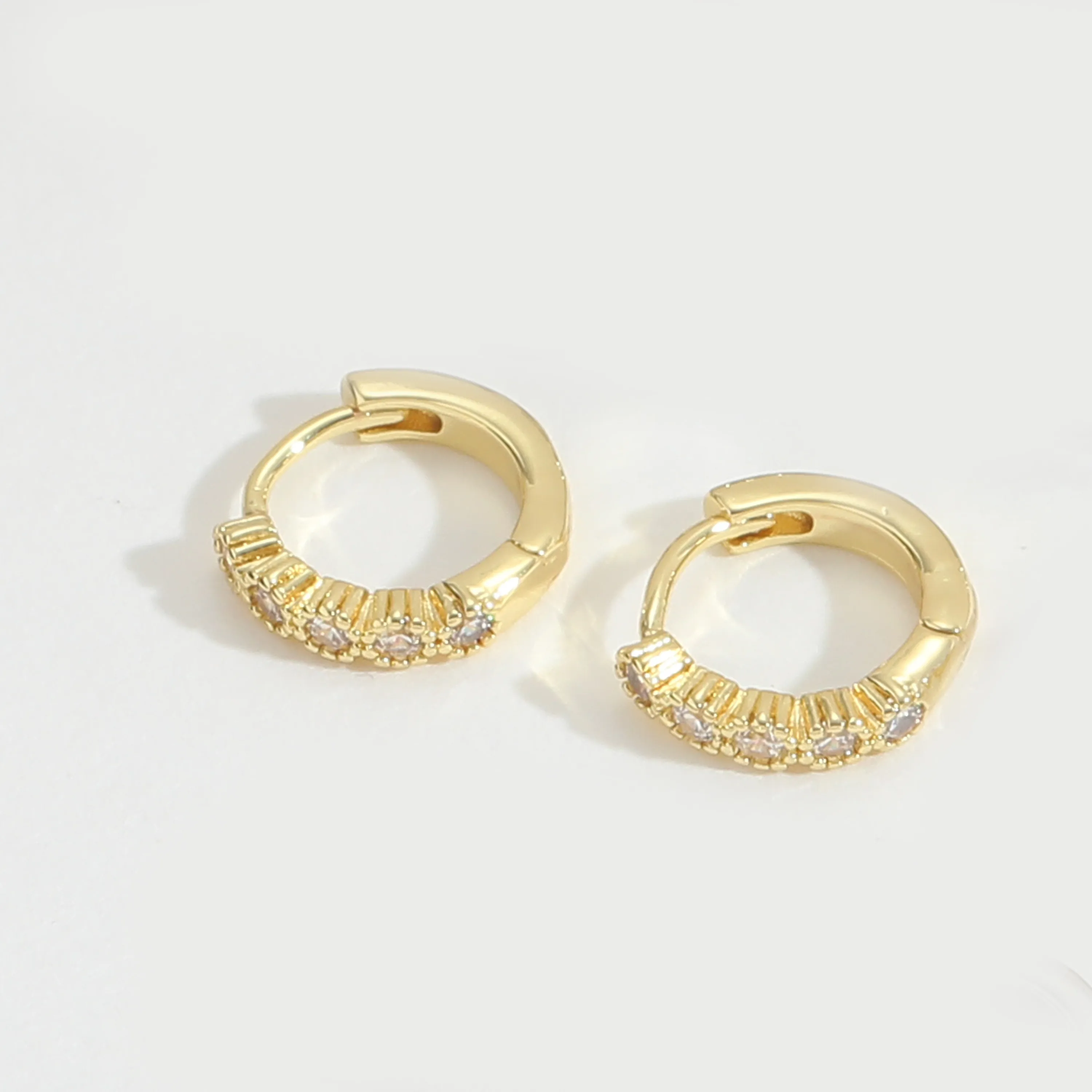 1 Pair Elegant Retro Vintage Style Twist Inlay Copper Zircon 14K Gold Plated Earrings display picture 7