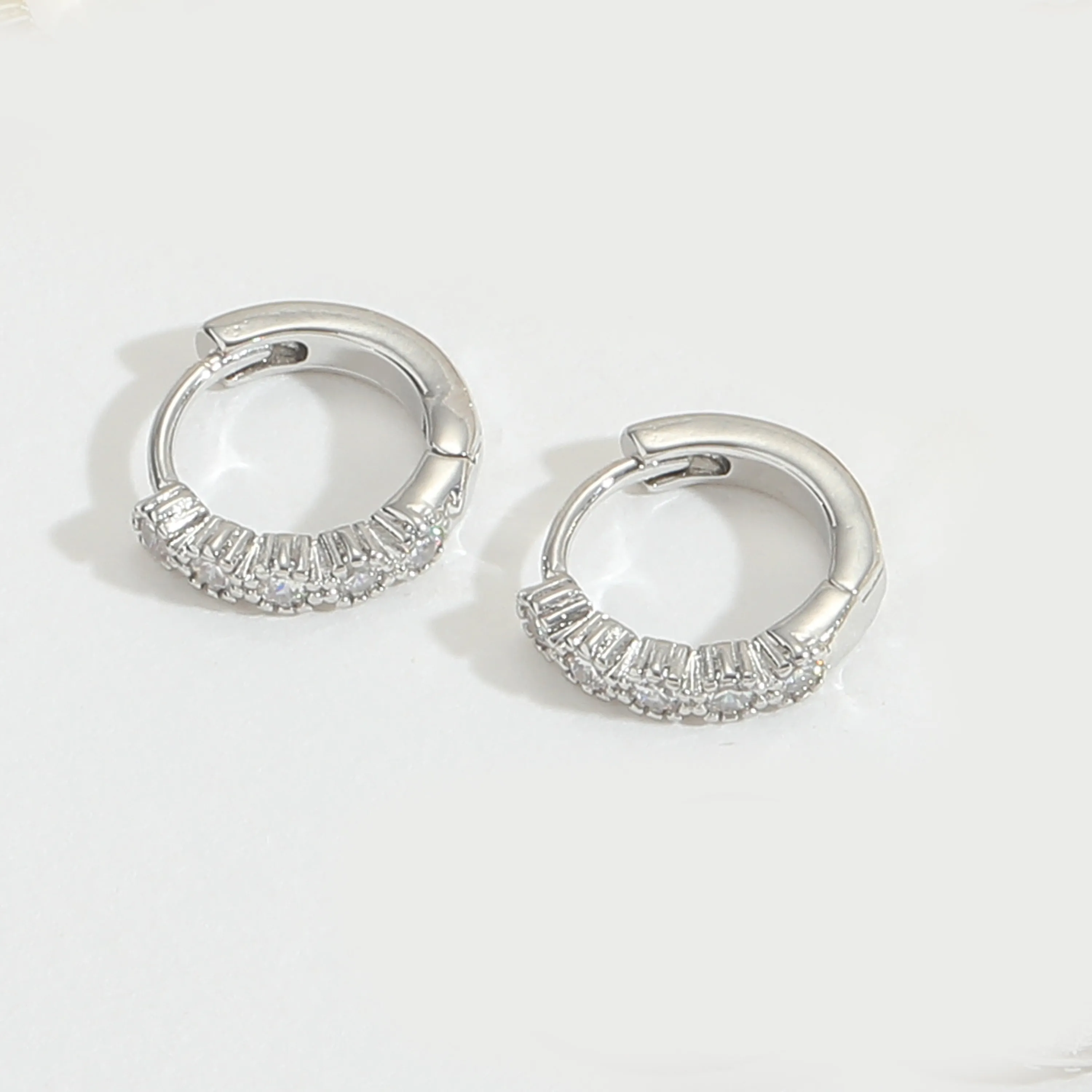 1 Pair Elegant Retro Vintage Style Twist Inlay Copper Zircon 14K Gold Plated Earrings display picture 8