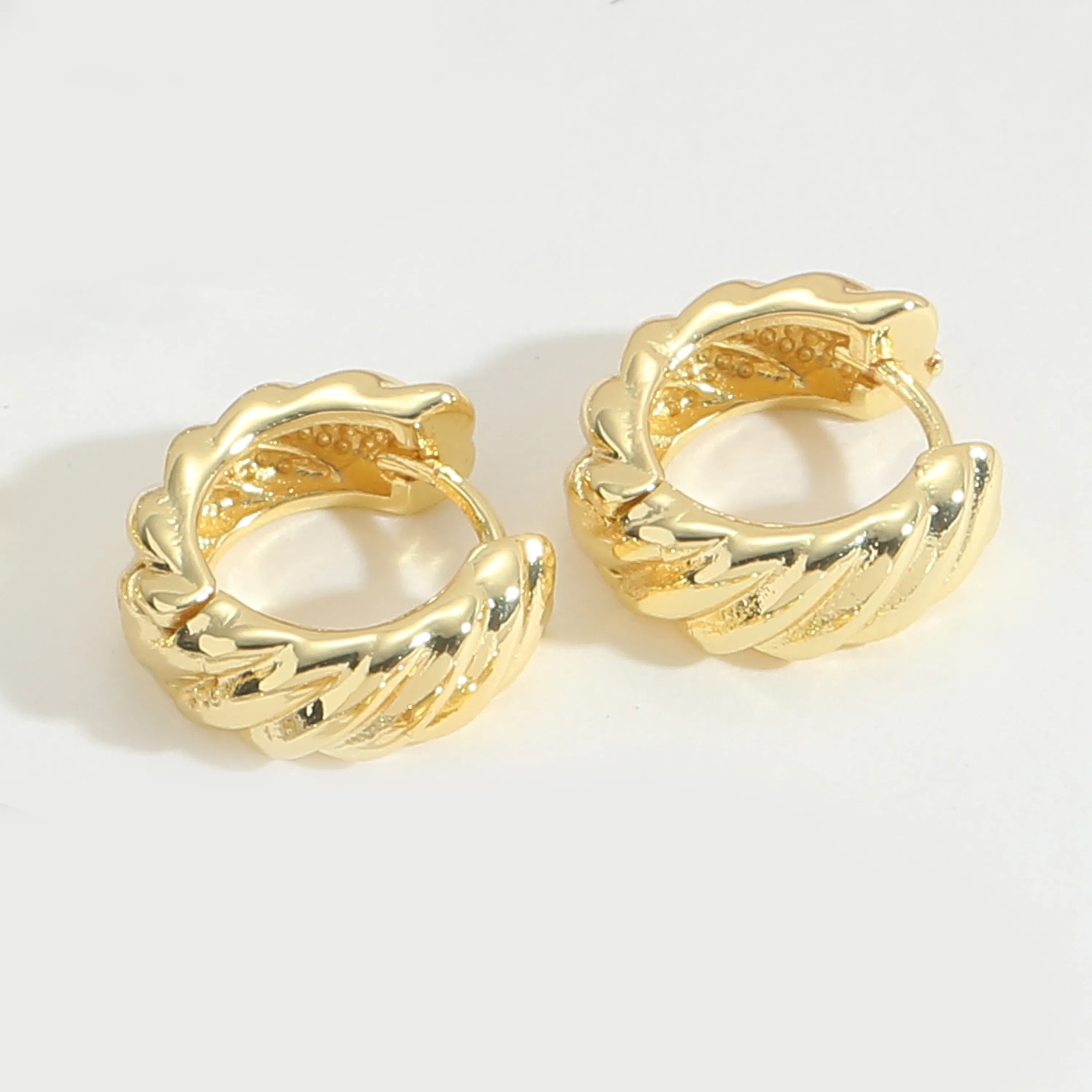 1 Pair Elegant Retro Vintage Style Twist Inlay Copper Zircon 14K Gold Plated Earrings display picture 12
