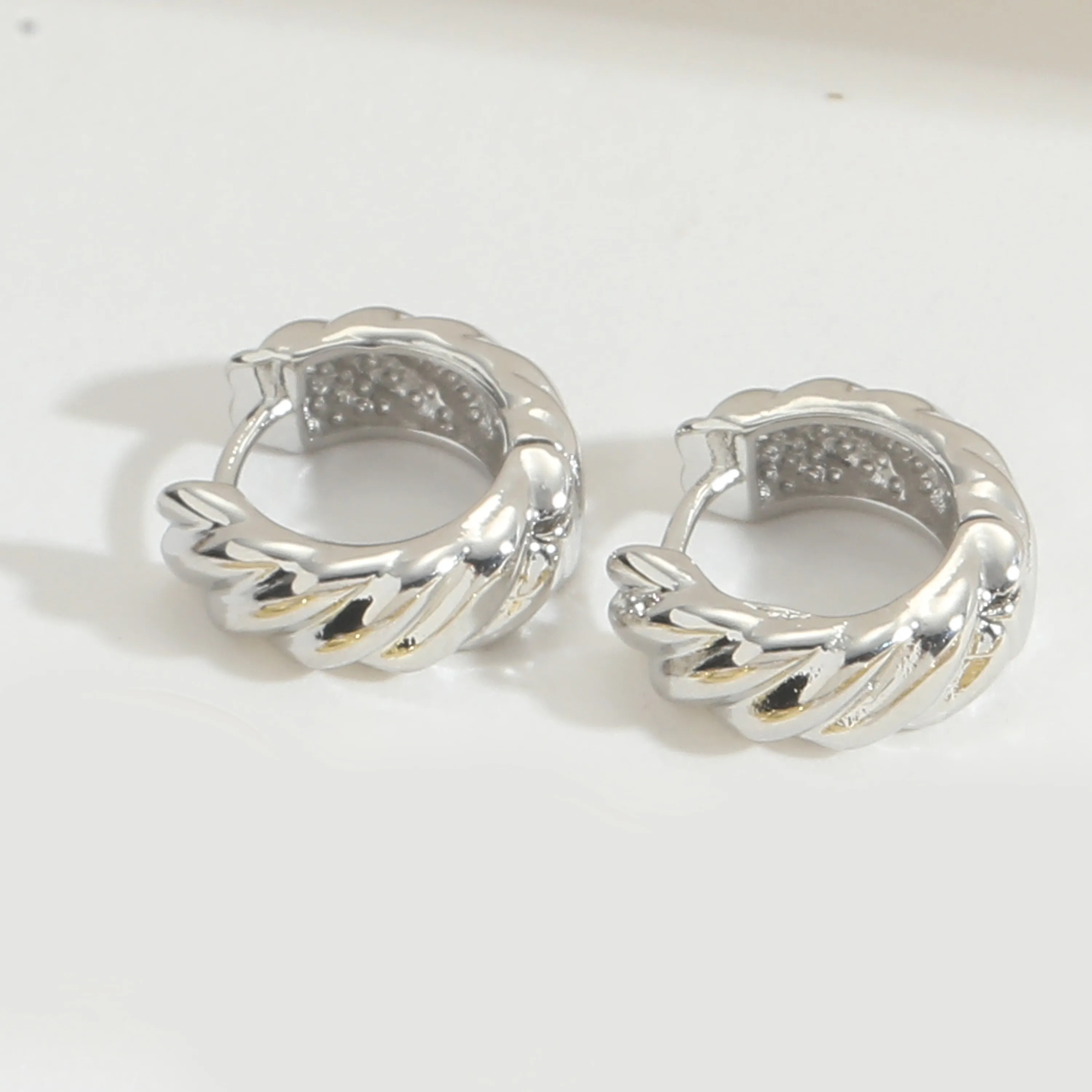 1 Pair Elegant Retro Vintage Style Twist Inlay Copper Zircon 14K Gold Plated Earrings display picture 10