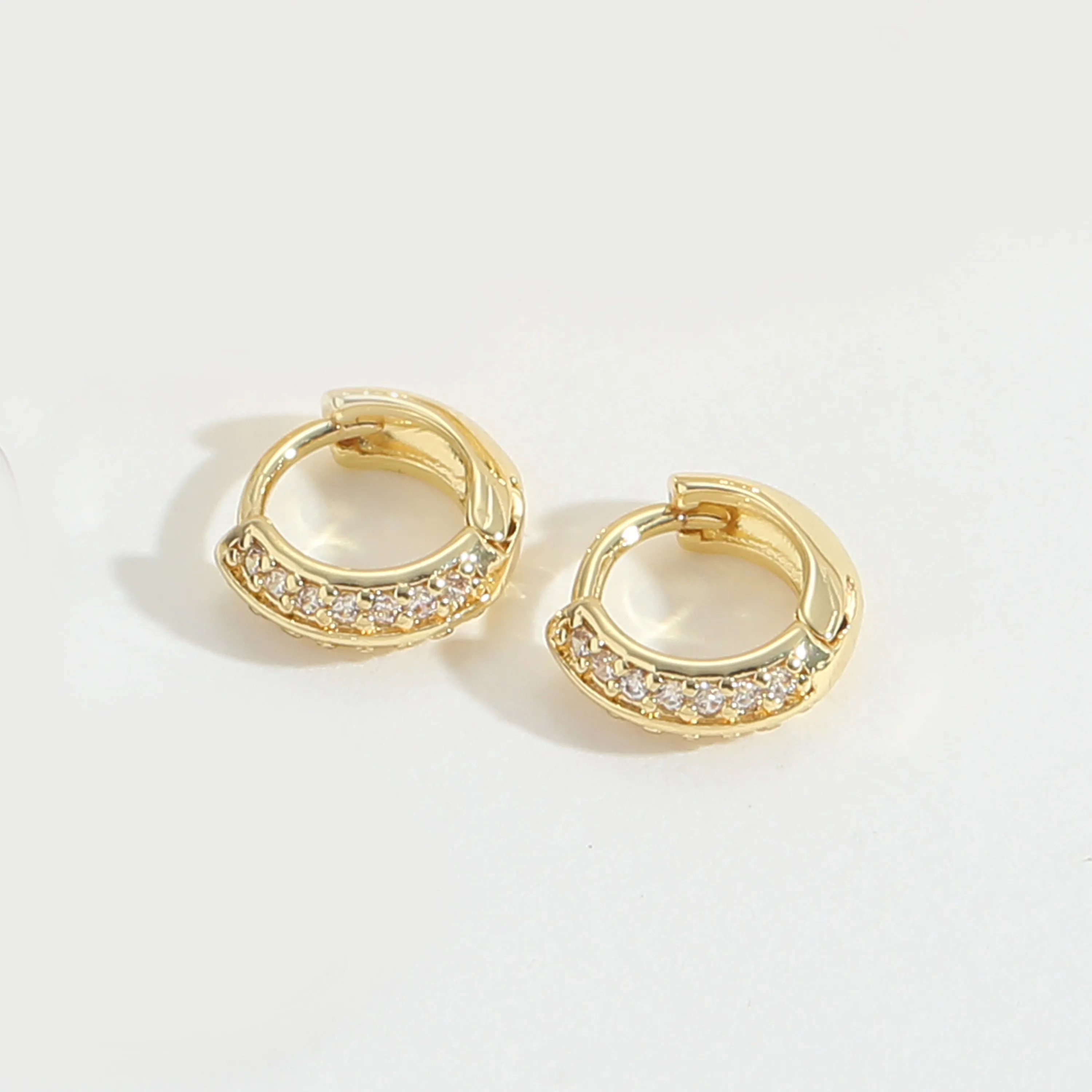 1 Pair Elegant Retro Vintage Style Twist Inlay Copper Zircon 14K Gold Plated Earrings display picture 9