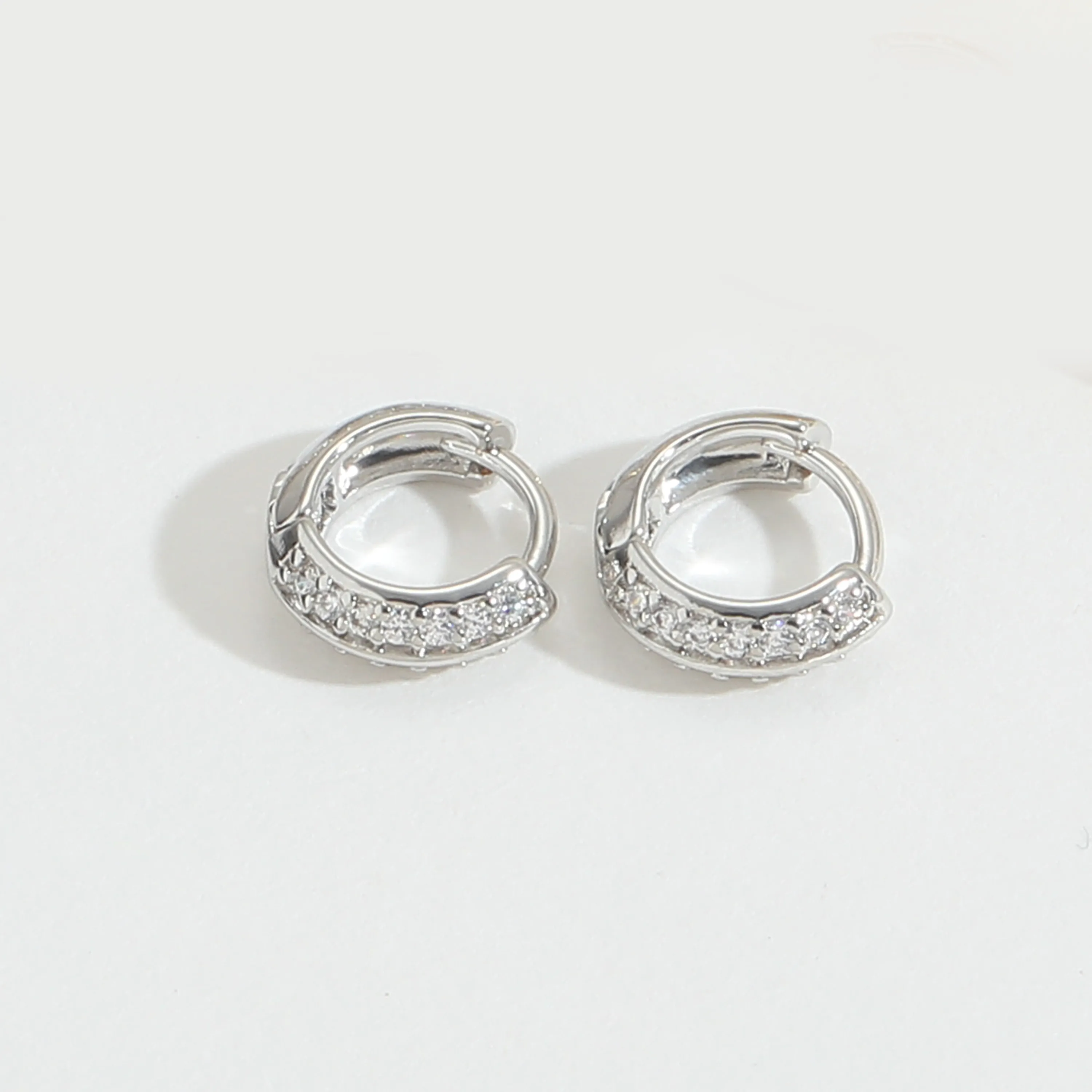1 Pair Elegant Retro Vintage Style Twist Inlay Copper Zircon 14K Gold Plated Earrings display picture 11