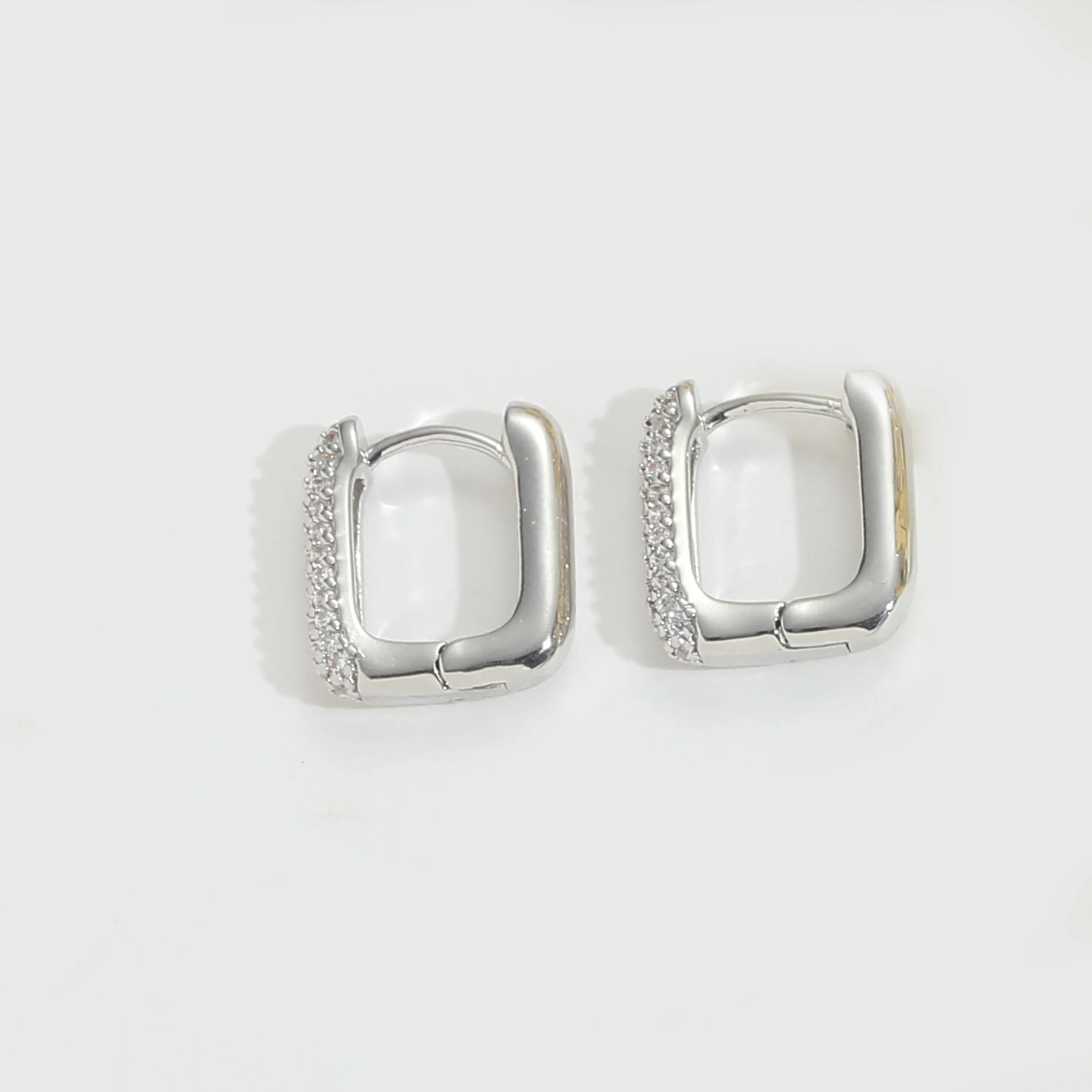 1 Pair Elegant Retro Vintage Style Round Inlay Copper Zircon 14K Gold Plated Earrings display picture 7