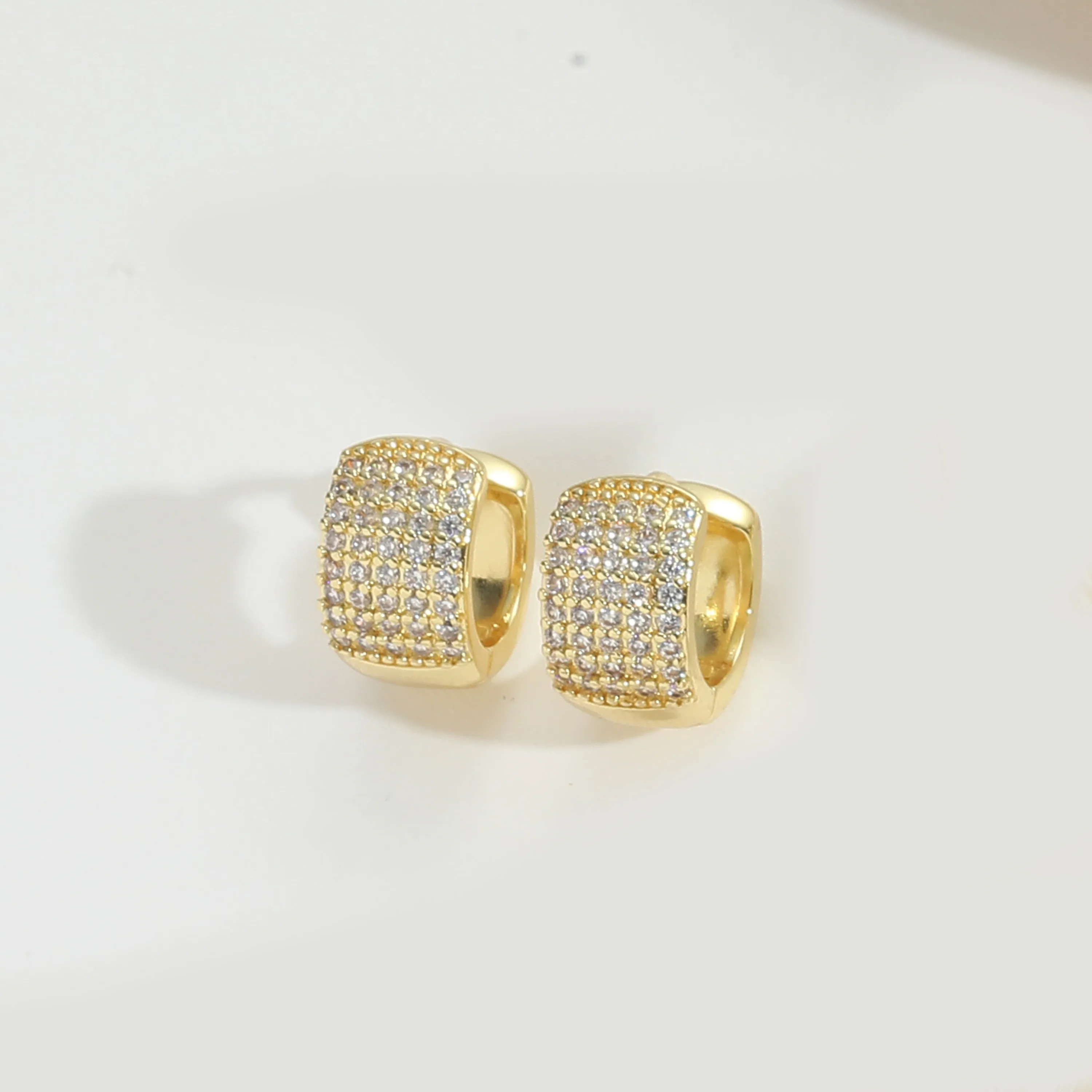 1 Pair Elegant Retro Vintage Style Round Inlay Copper Zircon 14K Gold Plated Earrings display picture 9