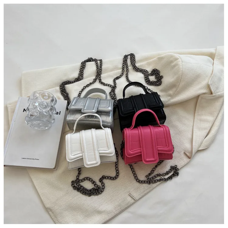 Women's PU Solid Color Classic Style Square Magnetic Buckle Handbag Crossbody Bag display picture 1