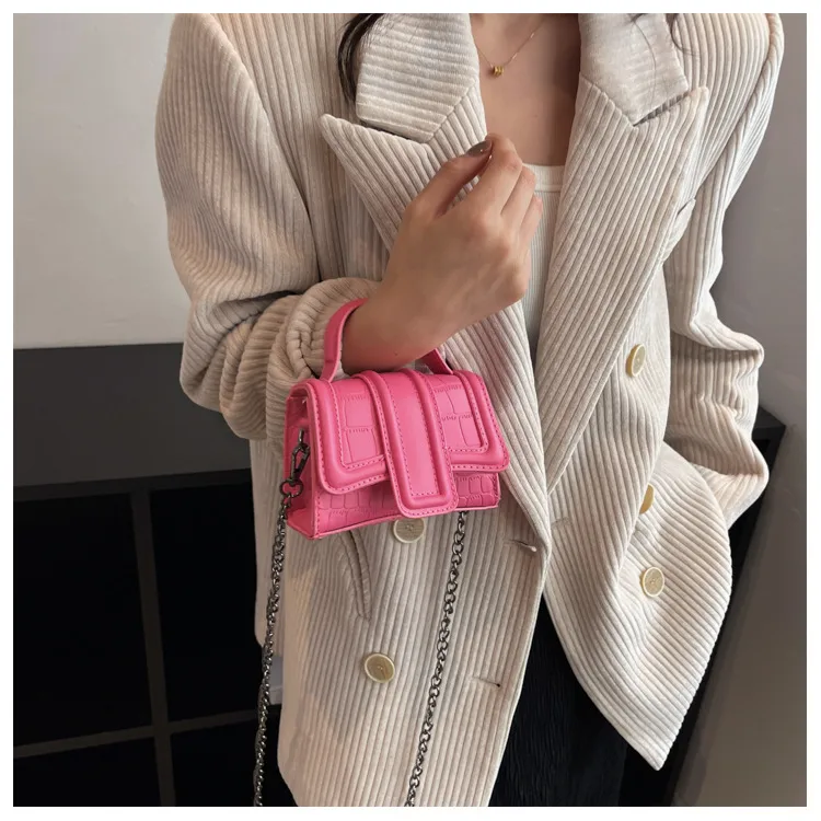 Women's PU Solid Color Classic Style Square Magnetic Buckle Handbag Crossbody Bag display picture 5