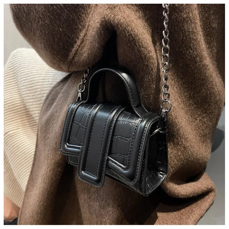 Women's PU Solid Color Classic Style Square Magnetic Buckle Handbag Crossbody Bag display picture 7