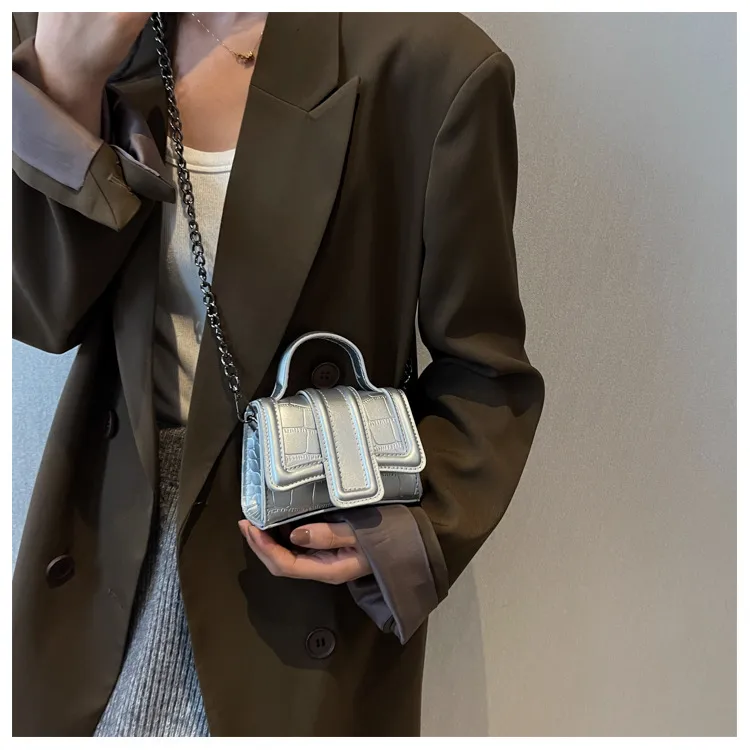 Women's PU Solid Color Classic Style Square Magnetic Buckle Handbag Crossbody Bag display picture 11