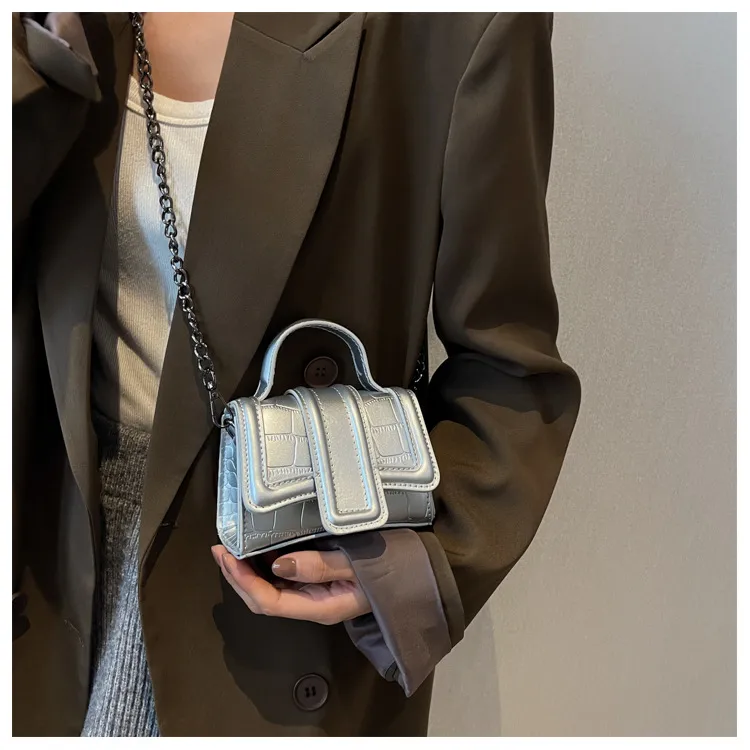 Women's PU Solid Color Classic Style Square Magnetic Buckle Handbag Crossbody Bag display picture 12