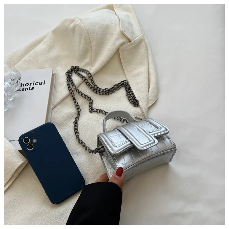 Women's PU Solid Color Classic Style Square Magnetic Buckle Handbag Crossbody Bag display picture 16