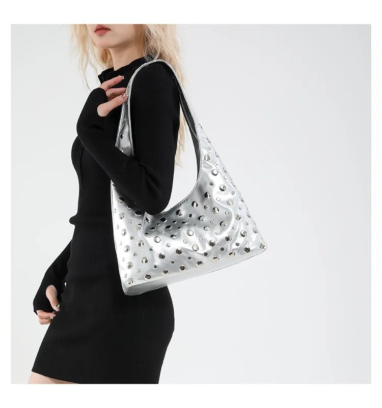Women's Pu Leather Round Dots Solid Color Streetwear Rivet Dumpling Shape Magnetic Buckle Tote Bag display picture 10