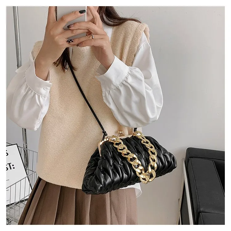Women's Pu Leather Solid Color Elegant Pillow Shape Clasp Frame Shoulder Bag display picture 2