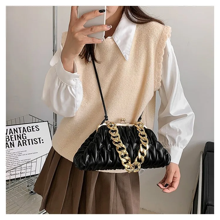 Women's Pu Leather Solid Color Elegant Pillow Shape Clasp Frame Shoulder Bag display picture 6