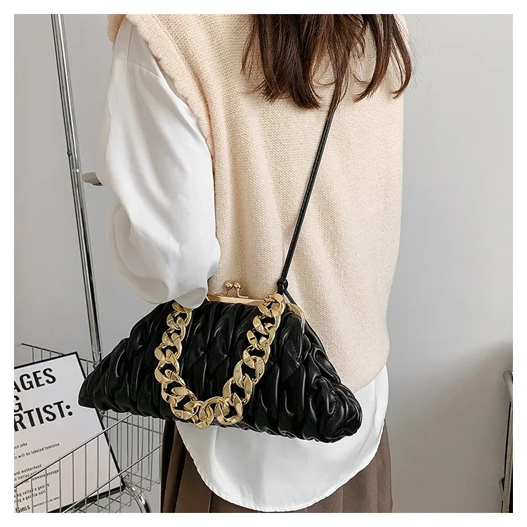 Women's Pu Leather Solid Color Elegant Pillow Shape Clasp Frame Shoulder Bag display picture 7