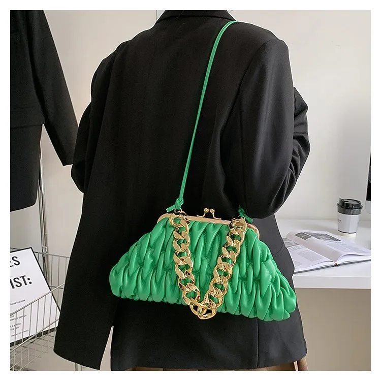 Women's Pu Leather Solid Color Elegant Pillow Shape Clasp Frame Shoulder Bag display picture 5
