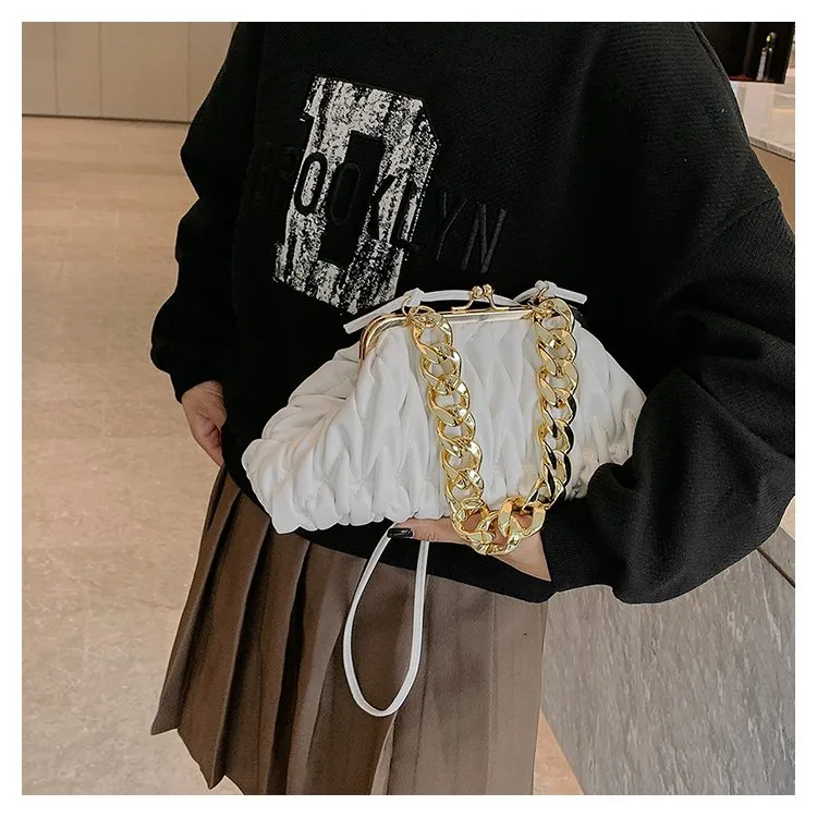 Women's Pu Leather Solid Color Elegant Pillow Shape Clasp Frame Shoulder Bag display picture 13