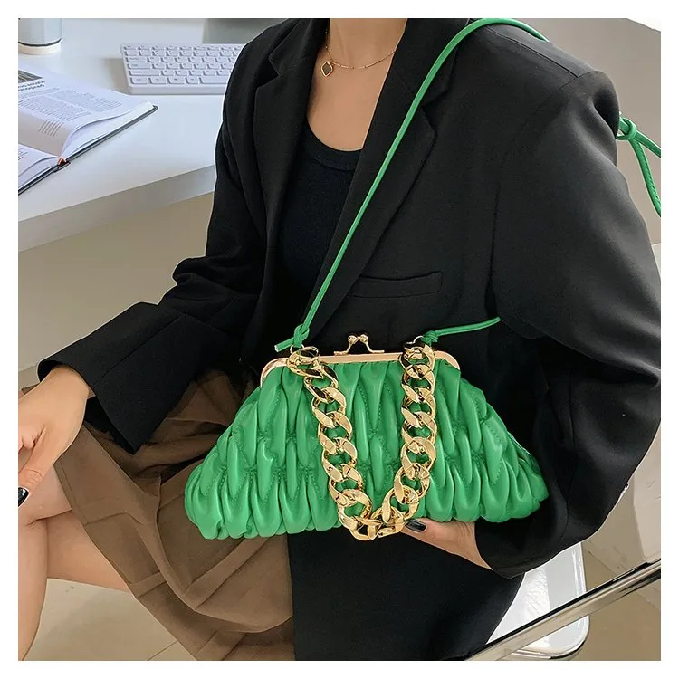 Women's Pu Leather Solid Color Elegant Pillow Shape Clasp Frame Shoulder Bag display picture 18
