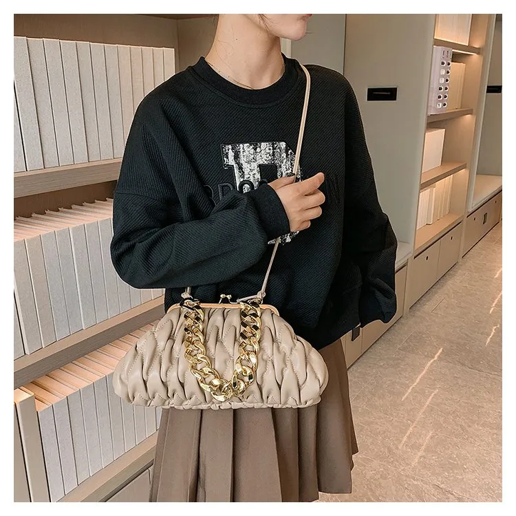 Women's Pu Leather Solid Color Elegant Pillow Shape Clasp Frame Shoulder Bag display picture 16