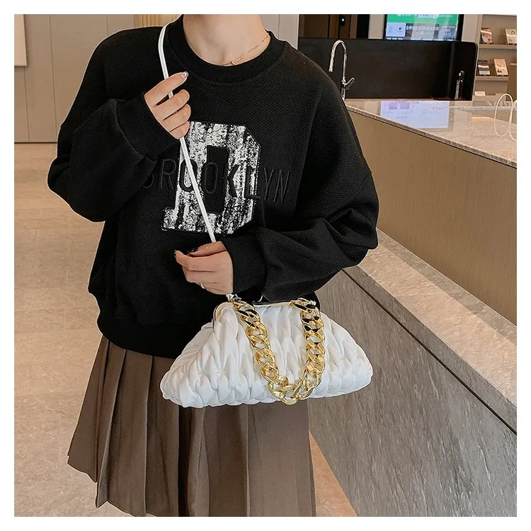 Women's Pu Leather Solid Color Elegant Pillow Shape Clasp Frame Shoulder Bag display picture 22