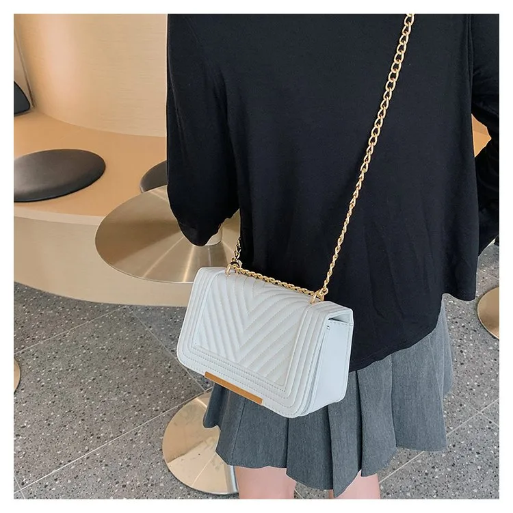 Women's Pu Leather Solid Color Classic Style Square Magnetic Buckle Shoulder Bag display picture 16