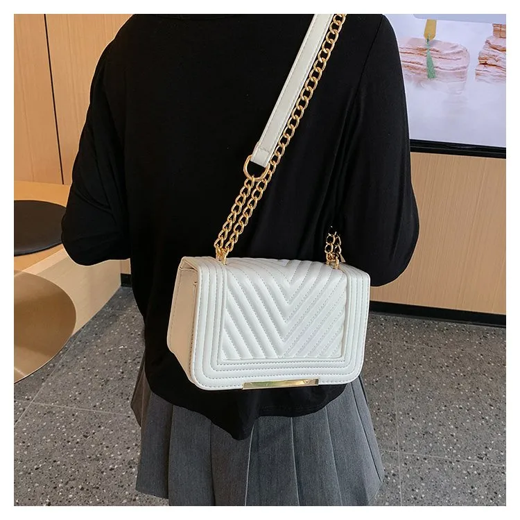 Women's Pu Leather Solid Color Classic Style Square Magnetic Buckle Shoulder Bag display picture 17