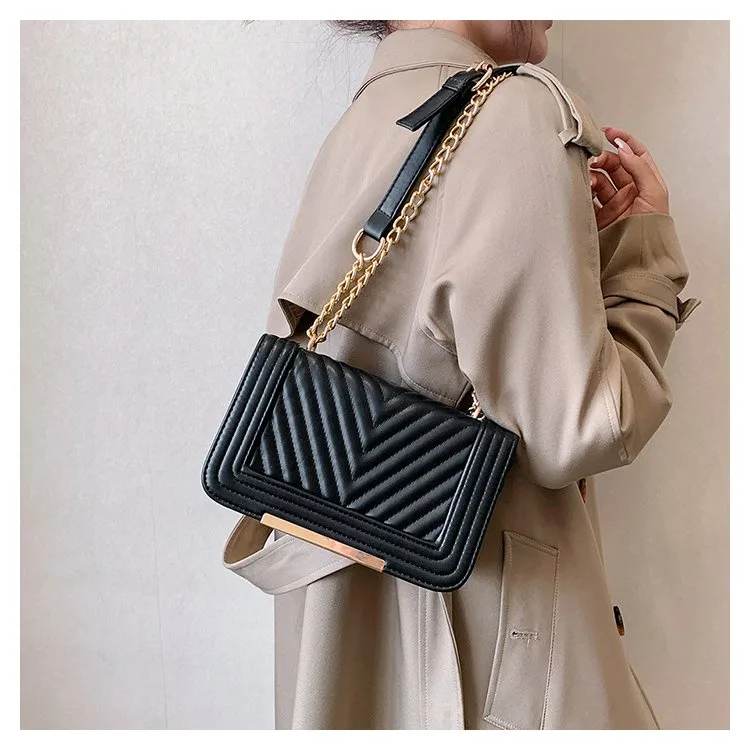 Women's Pu Leather Solid Color Classic Style Square Magnetic Buckle Shoulder Bag display picture 13