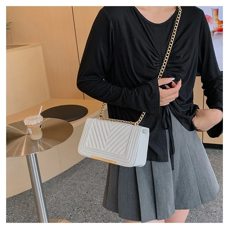 Women's Pu Leather Solid Color Classic Style Square Magnetic Buckle Shoulder Bag display picture 21
