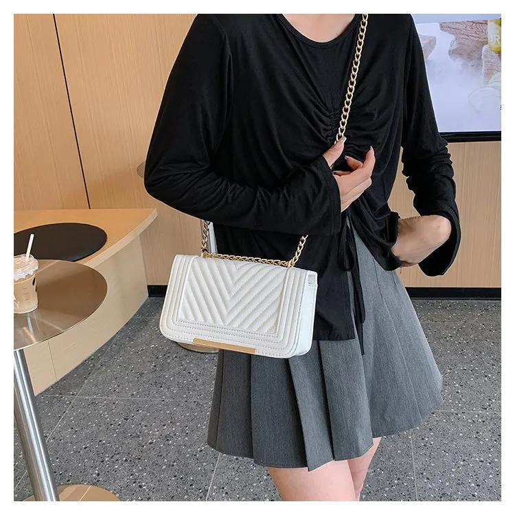 Women's Pu Leather Solid Color Classic Style Square Magnetic Buckle Shoulder Bag display picture 18