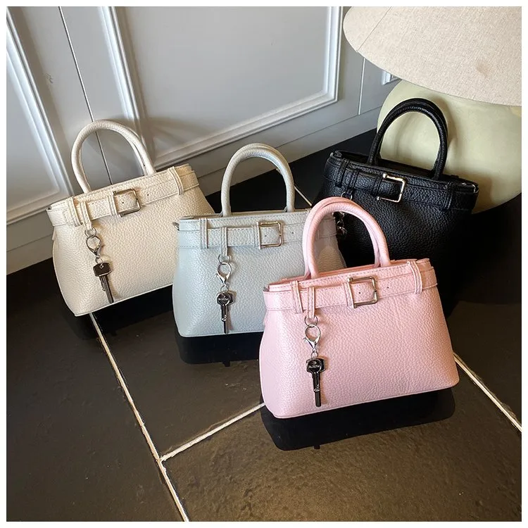 Women's Pu Leather Solid Color Classic Style Square Zipper Shoulder Bag display picture 2