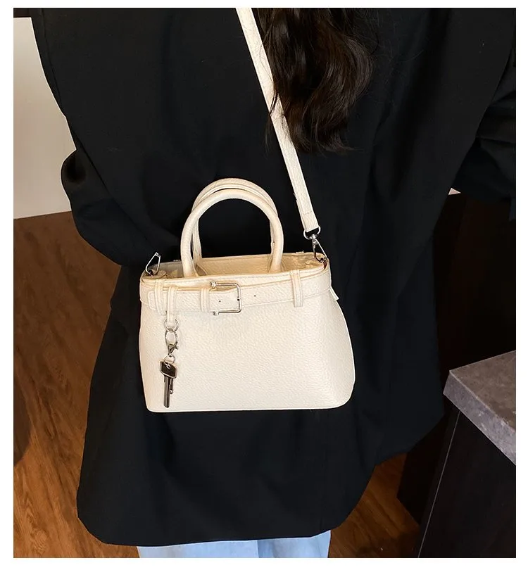 Women's Pu Leather Solid Color Classic Style Square Zipper Shoulder Bag display picture 3