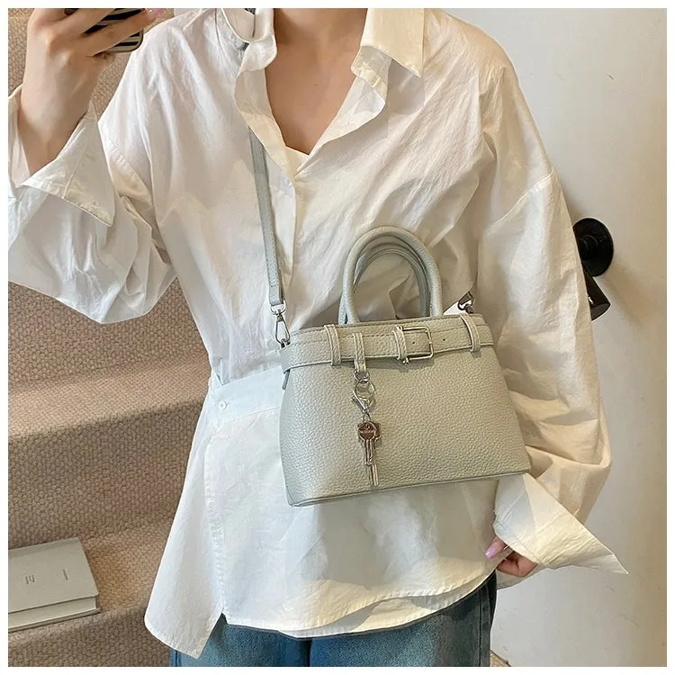 Women's Pu Leather Solid Color Classic Style Square Zipper Shoulder Bag display picture 9