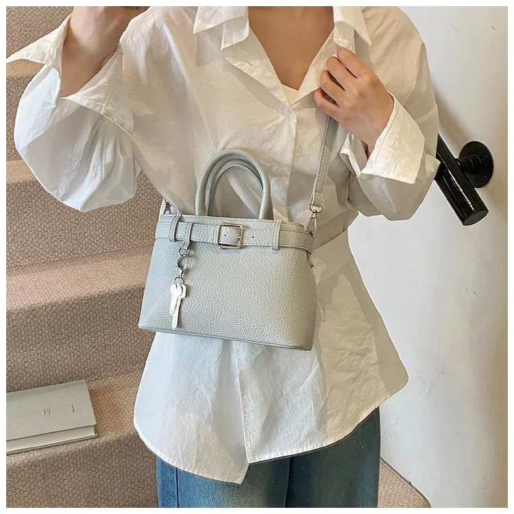 Women's Pu Leather Solid Color Classic Style Square Zipper Shoulder Bag display picture 11