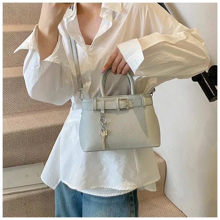 Women's Pu Leather Solid Color Classic Style Square Zipper Shoulder Bag display picture 8