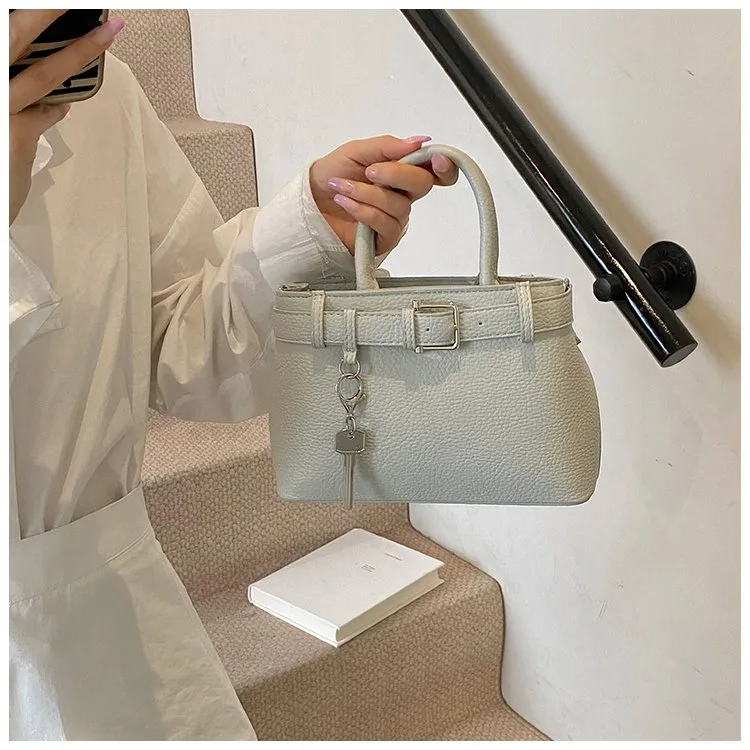 Women's Pu Leather Solid Color Classic Style Square Zipper Shoulder Bag display picture 10
