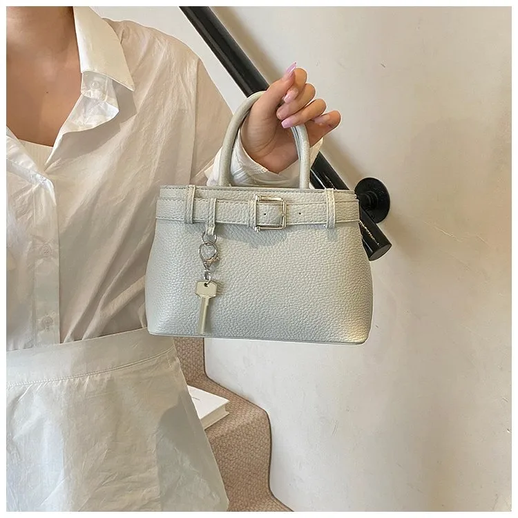 Women's Pu Leather Solid Color Classic Style Square Zipper Shoulder Bag display picture 12