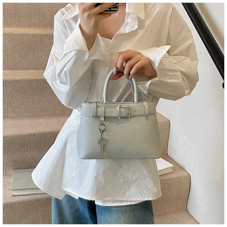 Women's Pu Leather Solid Color Classic Style Square Zipper Shoulder Bag display picture 13