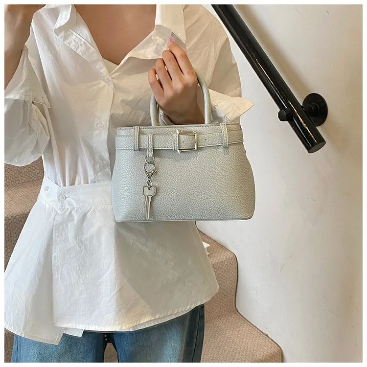 Women's Pu Leather Solid Color Classic Style Square Zipper Shoulder Bag display picture 15