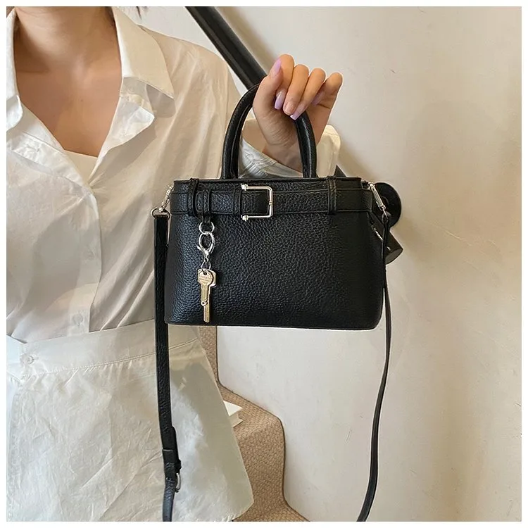 Women's Pu Leather Solid Color Classic Style Square Zipper Shoulder Bag display picture 16