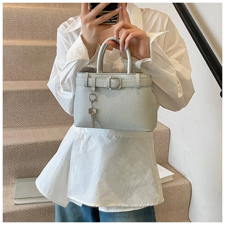 Women's Pu Leather Solid Color Classic Style Square Zipper Shoulder Bag display picture 17