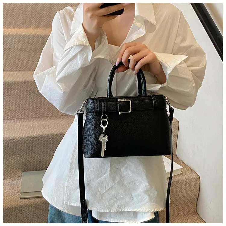 Women's Pu Leather Solid Color Classic Style Square Zipper Shoulder Bag display picture 19