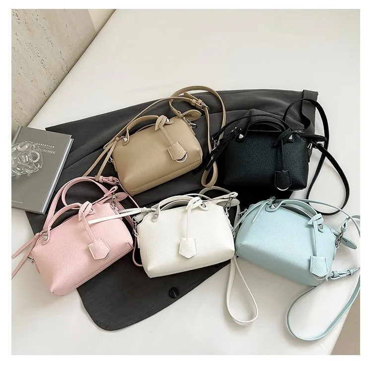Women's Pu Leather Solid Color Streetwear Square Zipper Shoulder Bag display picture 2