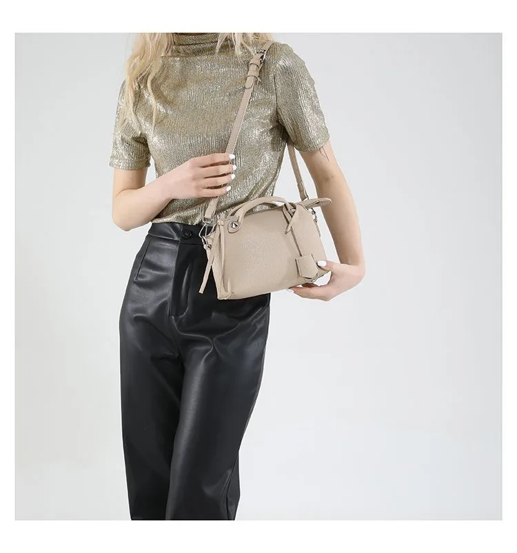 Women's Pu Leather Solid Color Streetwear Square Zipper Shoulder Bag display picture 18